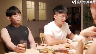 家族乱伦中秋破处夜  一家开操万家赏屄香  MD-0361 #周甯 #钟宛冰