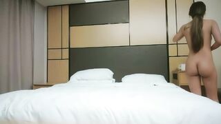 【利哥探花】170CM大长腿小姐姐，脱掉长裙揉捏奶子，镜头前特写深喉，穿着高跟鞋猛操站立后入撞击