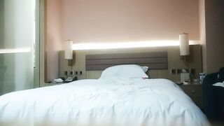 【利哥探花】网约蓝衣小少妇，镜头前炫口交，后入姿势下滑套爆草