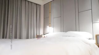 【小宝寻花】3000网约高颜值外围小姐姐，清新女神蜂腰翘臀白嫩美肤，温柔配合床上激情一小时