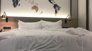 【小宝寻花】约了个极品大胸妹子，骑在身上舌吻调情口交上位大力猛操，很是诱惑喜欢不要错过