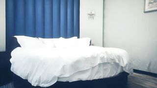 【赵总寻花】死鬼讨厌叫声销魂，极品超有女人味的性感少妇，近距离正脸口活特写，表情极其淫荡，激情交合爽翻了