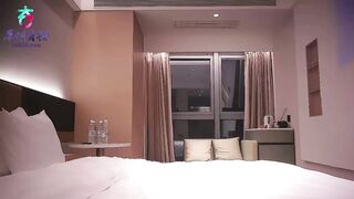 杏吧喜来登1_今天约了个眉眼儿很好看的短发女大，下课之后偷偷出来兼职。各种姿势玩了一遍后，又换上JK继续玩，最后化身女上小马达把精液给我榨了出来