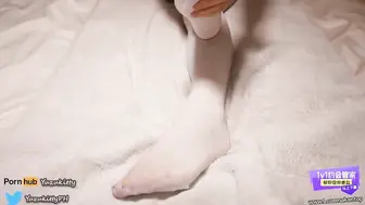 Yuzukitty OnlyFans 劲爆网红美少女【柚子猫】小美女白丝足交撸到男友射精液出来了