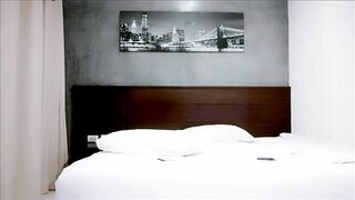 新人嫖妓，小伙约操大奶子小姐姐，肤白人骚态度极佳，彷佛是来享受