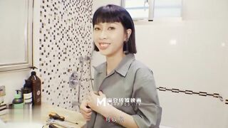 MD-0225.玥可岚.骚女水电工.湿身欲女兄弟轮插